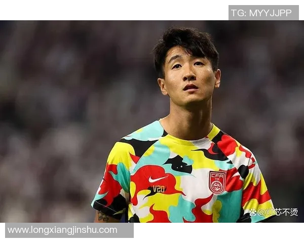 揭秘足球明星背后的真实姓名与故事，了解他们的成长历程与职业生涯